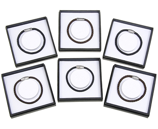 Sleekly sophisticated men&#8217;s luxury leather bracelet