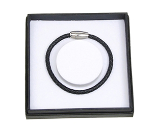 Sleekly sophisticated men&#8217;s luxury leather bracelet