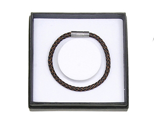 Sleekly sophisticated men&#8217;s luxury leather bracelet
