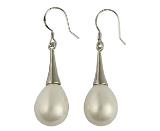 Shell Pearl Earrings