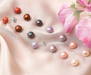 Pearl Stud Earrings (7 pairs) 