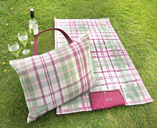 Personalised Event Cushion and Picnic Rug Ð Buy both and SAVE £5 