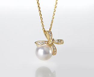 Gold-Plated Pearl Bow Necklace 